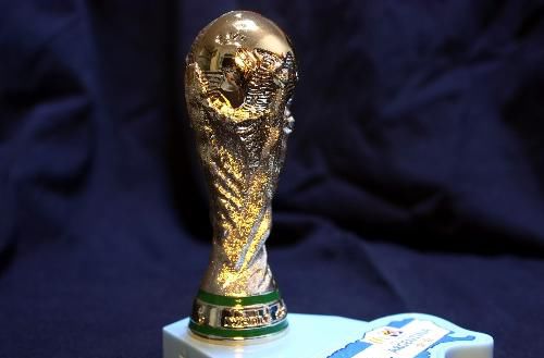 2018 WORLD CUP :　France owned the FIFA World Cup Trophy